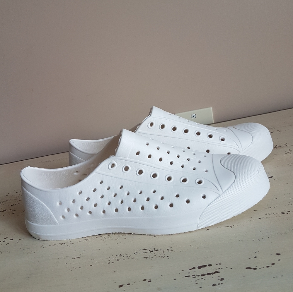 Comfy Summer White Shoes - Picture 1 of 5